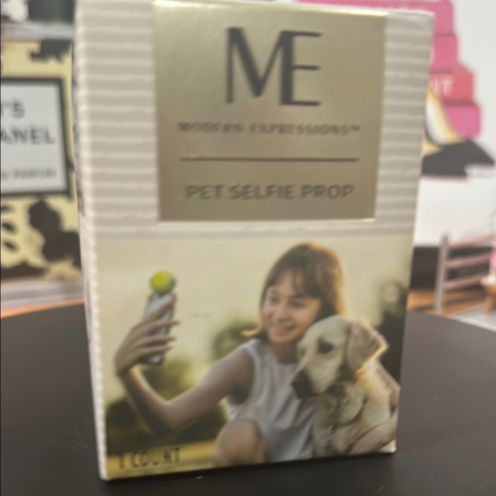 ME Pet Selfie Prop